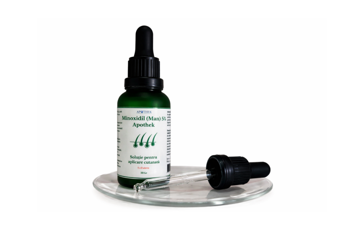 De ce cade părul la bărbați – cauze frecvente și soluții eficiente, variante de tratament 3 alt= tratament căderea părului la bărbați cu minoxidil aplicat pe scalp